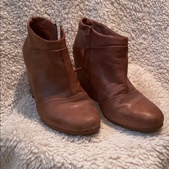 Ugg bootie - Picture 3 of 5